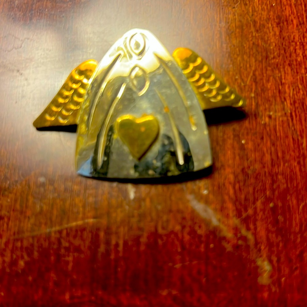 Made in Alpaca Mexico, versatile, it can be worn as a broche or on a chain,
